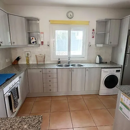 6 Person House With Private Pool And Garden 別荘 *