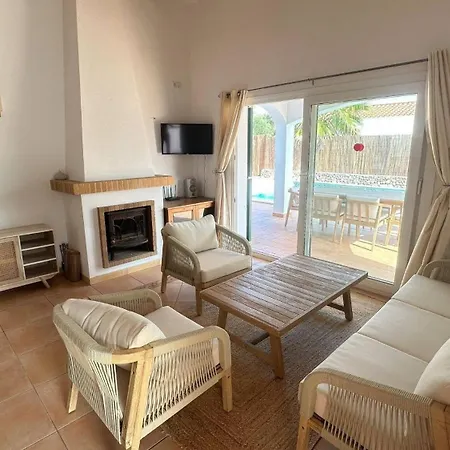 6 Person House With Private Pool And Garden